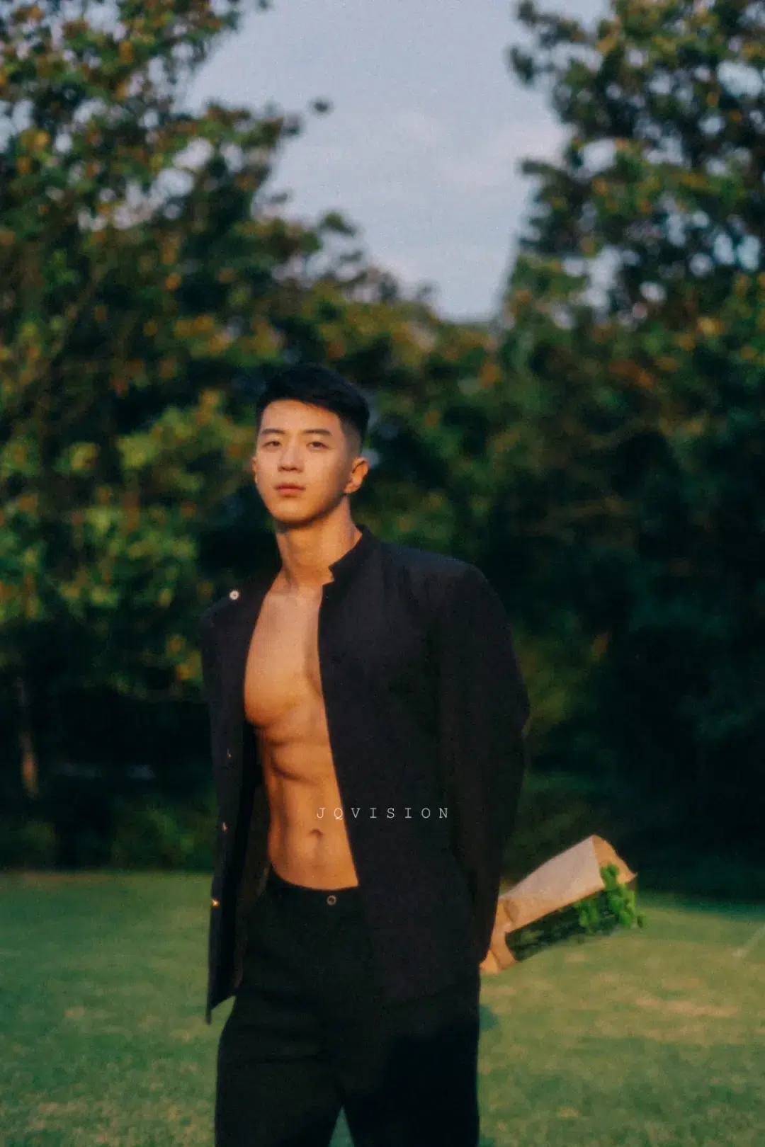 JQ's MAN|陪你走过初夏的余晖-IsThereATop